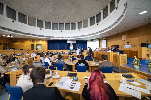 Meziškolní konference Rada mladších