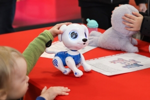 Obchodn� d�m Zl�n zve na ned�le s chytr�mi hra�kam