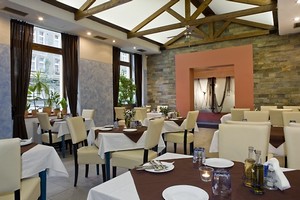 taverna_olympos_interier_ilustrfoto
