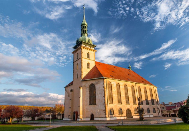 Kostel Nanebevzet Panny Marie v Most